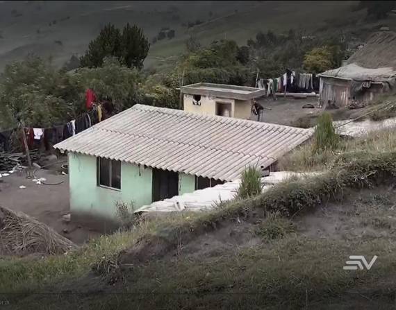Caída de ceniza del volcán Sangay dificulta la agricultura y ganadería en Chimborazo