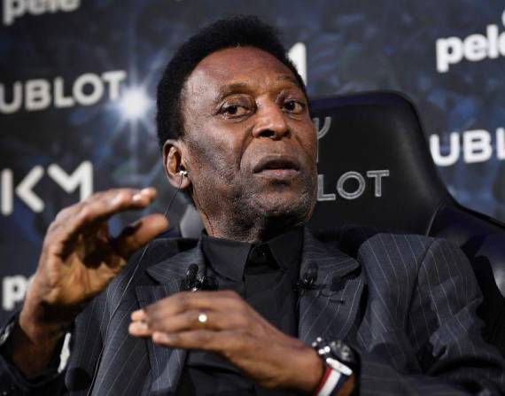 Pelé ingresó al hospital por un chequeo de rutina y agradeció el apoyo de los aficionados