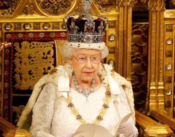 Hay alertas en Reino Unido por la salud de la Reina Isabel II. Foto: Frank Augstein. Archivo/AP