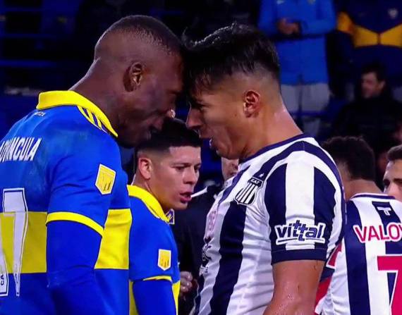 En medio del partido, Franco tuvo una fuerte discusión con el jugador peruano Luis Advíncula y sufrió una agresión de Marcos Rojo.
