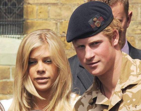 El príncipe Harry y su entonces novia Chelsy Davy en 2008.