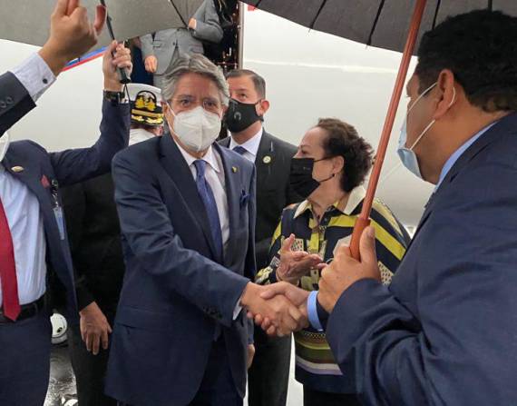 El presidente Guillermo Lasso a su arribo a México.