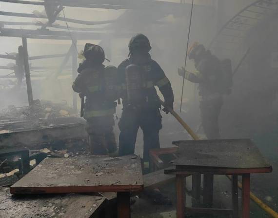 El Cuerpo de Bomberos de Quito atendió la emergencia.