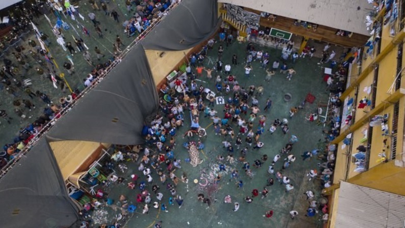 Motín carcelario por temor a coronavirus deja ocho muertos en Perú