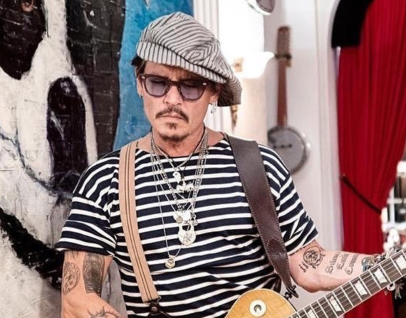 Johnny Depp no es solo actor, sino también músico.