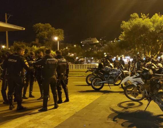 Miembros de la Policía Nacional en Cuenca. Archivo