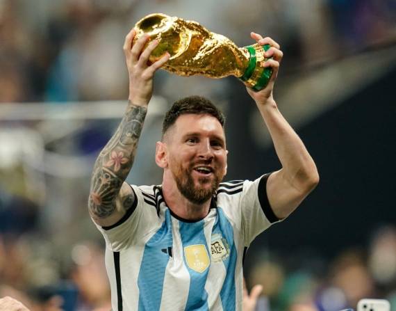 El jugador argentino fue reconocido como el mejor del 2022 por la FIFA.