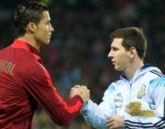 CR7 y Messi, leyendas del fútbol.