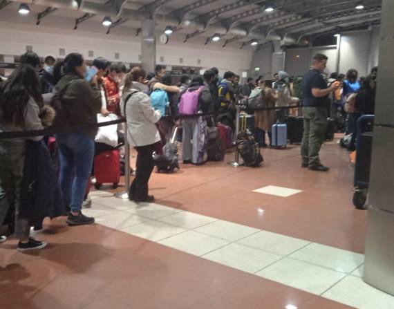 Algunos ecuatorianos fueron trasladados desde Budapest a Varsovia para tomar el vuelo humanitario.