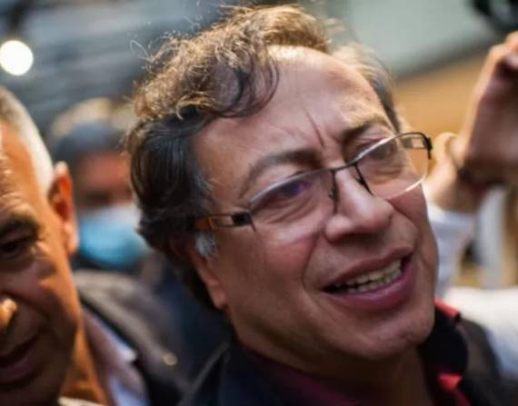Gustavo Petro busca ser el primer presidente de izquierda y progresista de Colombia.