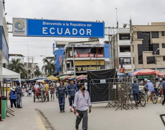 Frontera de Ecuador con Perú, en Huaquillas al sur de Ecuador.