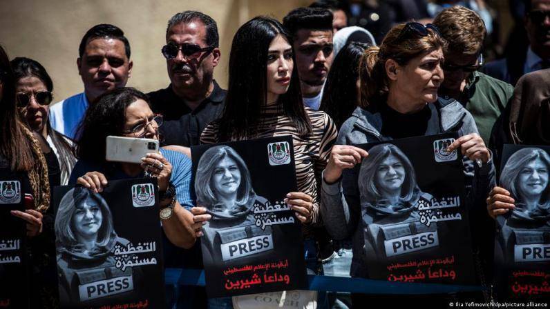 Colegas de la periodista Shireen Abu Akleh piden justicia por su muerte.