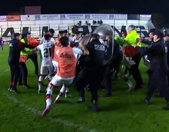 Cuatro jugadores detenidos por incidentes en Liga Argentina