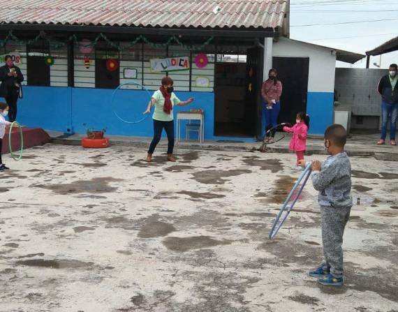 El Gobierno dice que busca acelerar la recuperación del área educativa con este proyecto. Educación Ecuador.