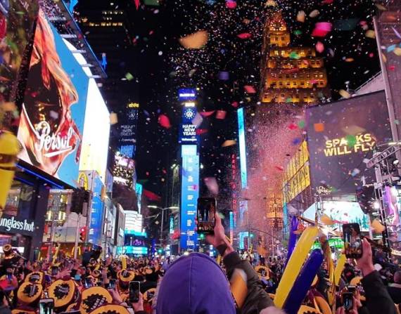 La ciudad se niega a renunciar a su fiesta por excelencia, que convierte a Nueva York en el centro de muchas miradas en la última noche de cada año.