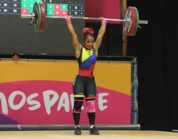 La hermana menor de Neisi Dajomes, se impuso en la modalidad, arranque, al imponer un registro de 84 kilogramos, en la categoría 59 kg.