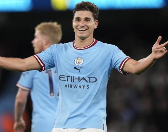 Foto de Archivo de Julián Álvarez en un partido del Manchester City.