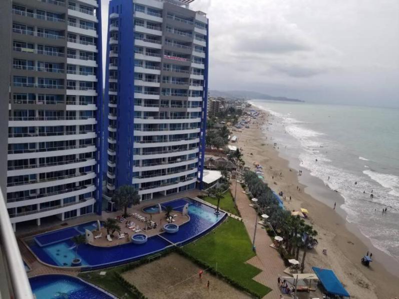 Imagen del conjunto Diamond Beach con vista al mar en Atacames, Esmeraldas.