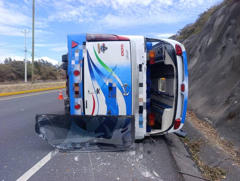 Siniestro de un bus en Pifo.