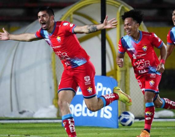 Ronnie Carrillo (i) fue una de las grandes figuras de El Nacional en la temporada 2022