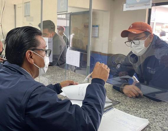 Los usuarios pueden acercarse a las ventanillas de la AMT para realizar los trámites.