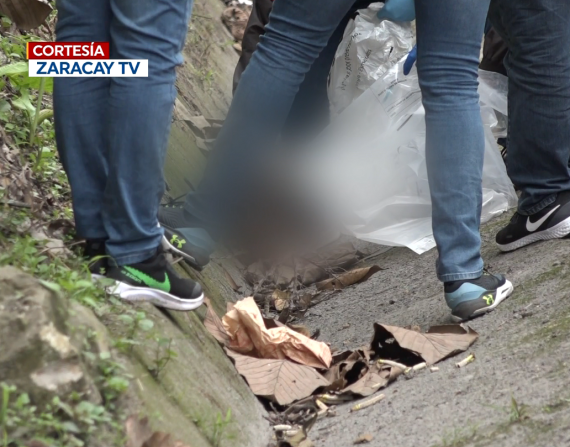 La policía investiga si estos hallazgos tienen relación con el descubrimiento de otras partes de un cadáver desmembrado que aparecieron la noche del sábado.