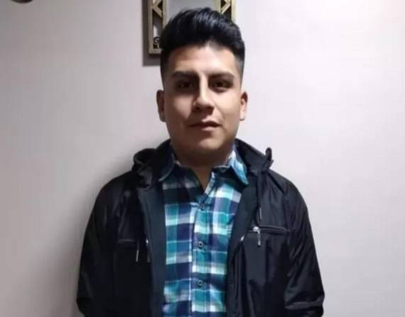 Cristian tenía 21 años cuando dejó Ecuador. La situación económica hacía imposible que pudiera continuar estudiando.
