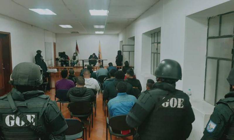 Un juez en Ibarra ordenó prisión preventiva para trece integrantes de 'Los Lobos'.