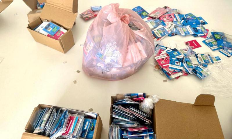 La Fiscalía encontró cientos de chips de distintas operadoras, desde los que se realizaban las llamadas.