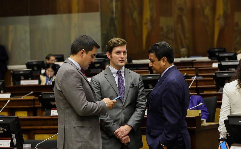 Los legisladores del PSC, Jorge Abedrabbo, Esteban Torres y Pedro Zapata, este último uno de los interpelantes en el juicio político a Guillermo Lasso.