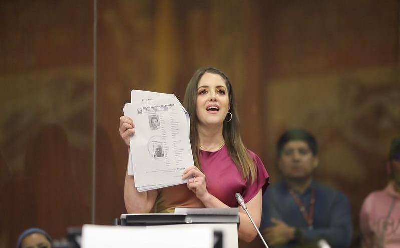 Mónica Palacios durante la sesión en la que se aprobó solicitar el juicio político a Lasso.