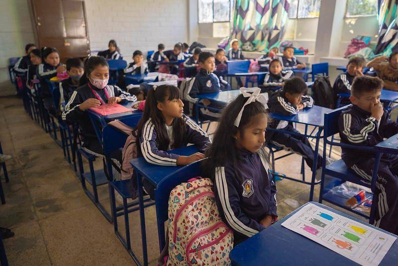 Ministerio de Educación anuncia clases presenciales en todas las modalidades, tras suspensión temporal de apagones