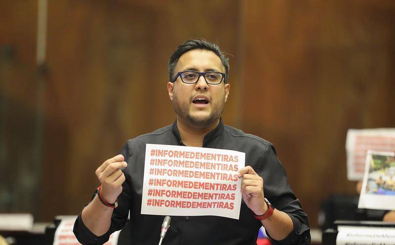 Juan Flores, coordinador de la bancada oficialista de CREO, dijo durante la sesión del sábado que el informe contra Lasso se basa en mentiras.