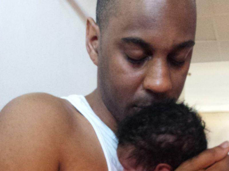 Quedé con trastorno de estrés postraumático después de presenciar el angustiante nacimiento de mi bebé