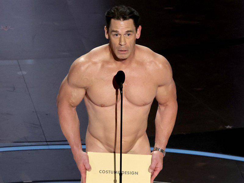 John Cena desnudo en el escenario de los Oscar.