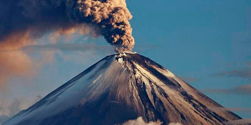 Detectan enjambre sísmico en el volcán Sangay
