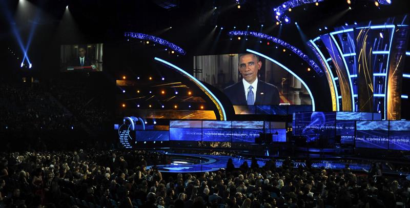 Drexler, Paco de Lucía y Enrique Iglesias triunfan en politizados Grammy Latino