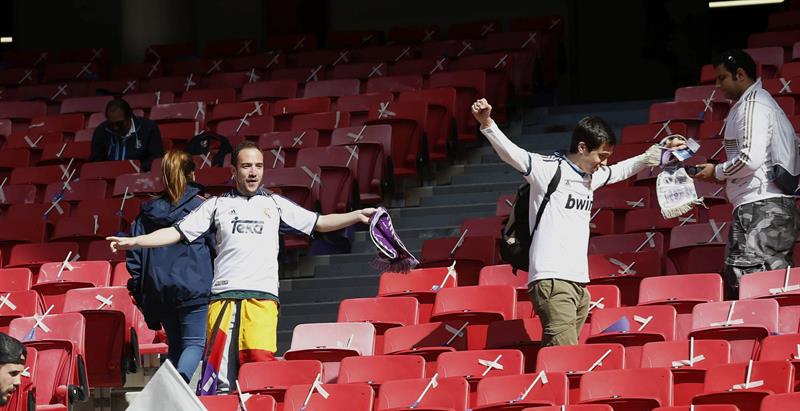 Estadio de la Luz ya acoge a los 61.000 asistentes a la gran final
