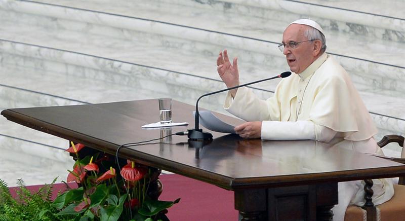 El papa cesa al obispo irlandés que encubrió a un sacerdote pederasta