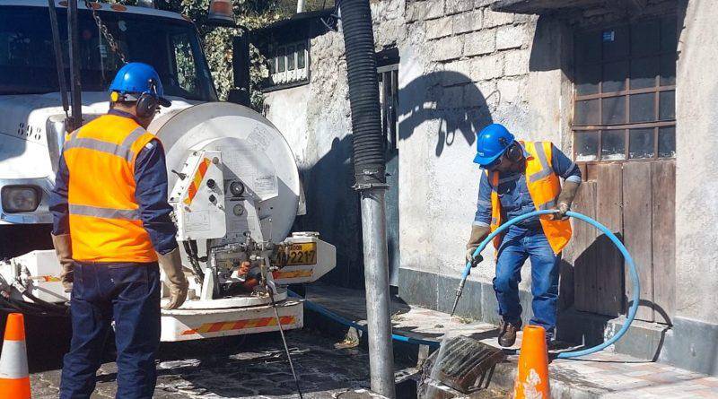 La limpieza de alcantarillas se torna urgente para enfrentar la temporada invernal en Quito