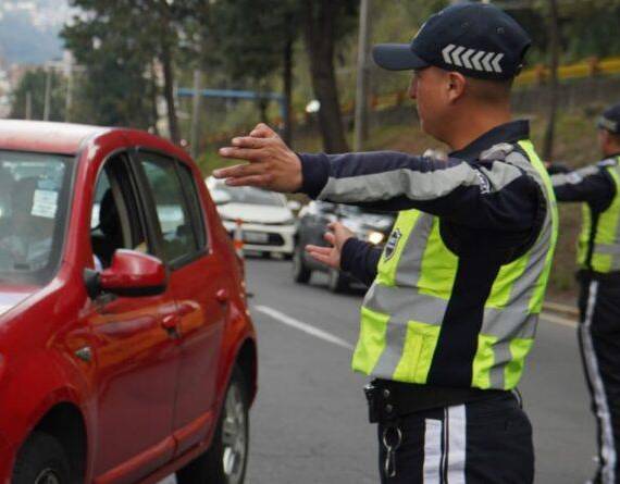 Los agentes civiles de tránsito se ubican en puntos estratégicos de la ciudad.