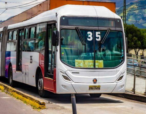 Más de 360 000 personas se movilizan diariamente en las unidades del Trolebús y la Ecovía.