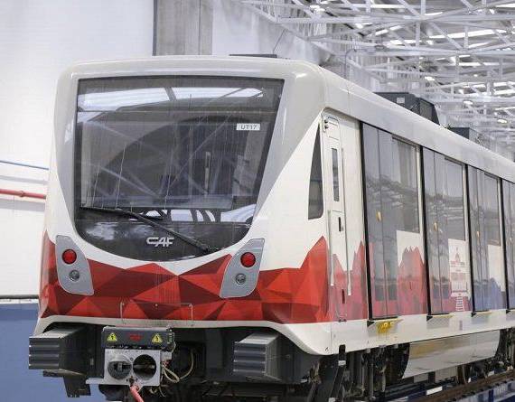 El Metro de Quito cuenta con 18 trenes. Cada uno con capacidad para trasladar a 1.200 pasajeros.