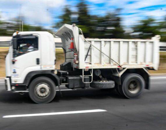 Se implementaron resutricciones a la circulación de vehículos pesados en la av. Simón Bolívar.