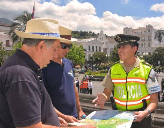 Miles de turistas extranjeros visitan cada año las zonas turísticas del Ecuador.