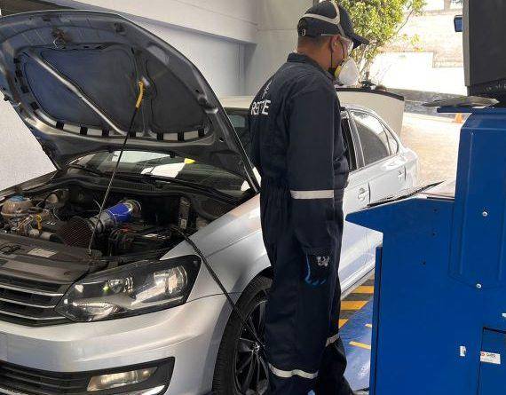 Cientos de usuarios acuden diariamente a los centros de RTV para las inspecciones de los vehículos.