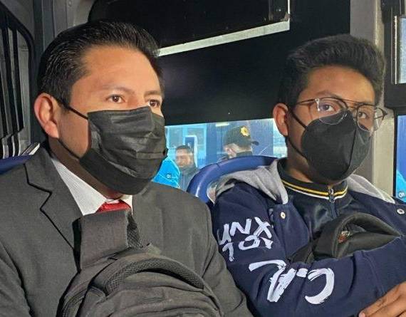 En las unidades del transporte público es obligatorio el uso de los tapabocas.