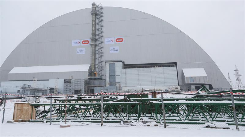 Un nuevo y gigantesco sarcófago &quot;sepulta&quot; a la central nuclear de Chernóbil por 100 años