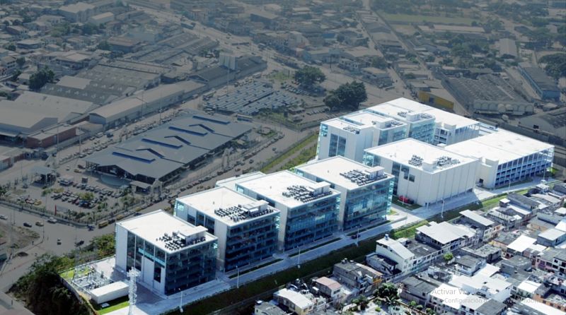 El Complejo Judicial en Guayaquil que tiene escaleras de emergencias, pero no puertas