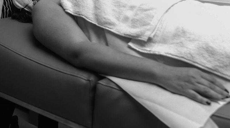 Familiares de modelo fallecida en cirugía estética realizaron un plantón